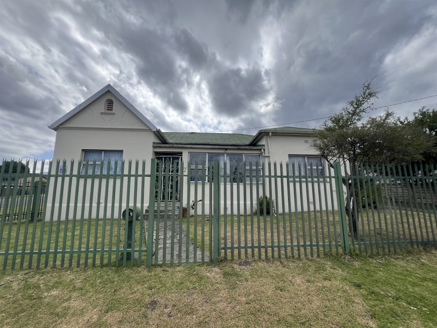 5 Bedroom Property for Sale in Cambridge West Eastern Cape